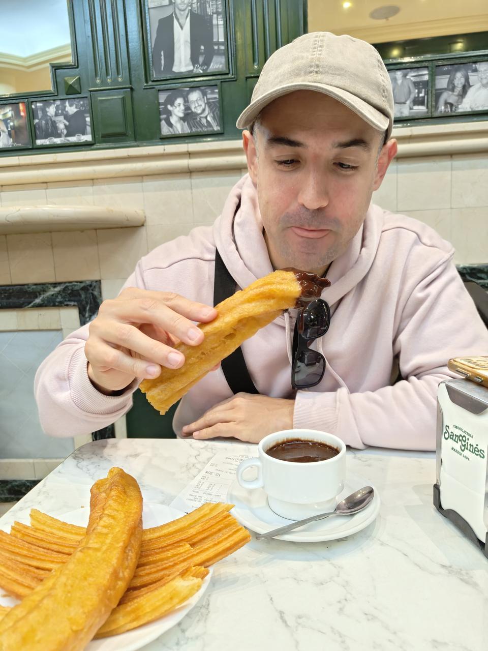 Churros con chocolate at San Ginés, Madrid